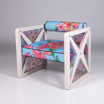 Chairing Styles

Team 09
Chair Name - UMBRA
Fashion Design - Kyle Denman
Interior Design - Zainab Anwar
Textile Design - Alyssa Halla

Manufacturer - Wise Living Inc.